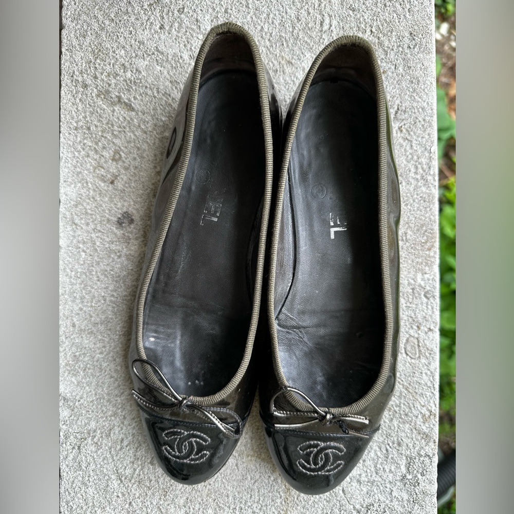 CHANEL ballet flats